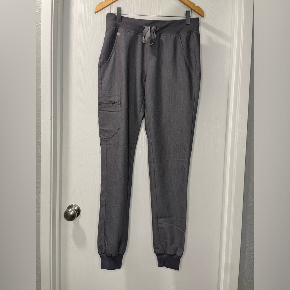 Figs Zamora Jogger Scrubs in Grey with Light Grey Drawstrings. Size ST